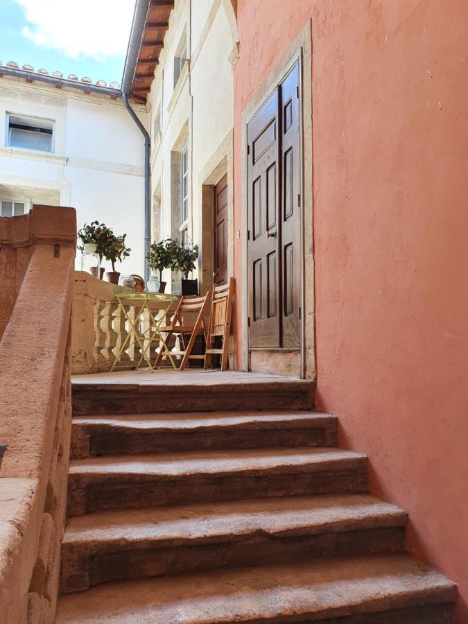 Au Coeur Du Centre Historique - Immeuble Classe - Terrasse - Climatise Nîmes Buitenkant foto