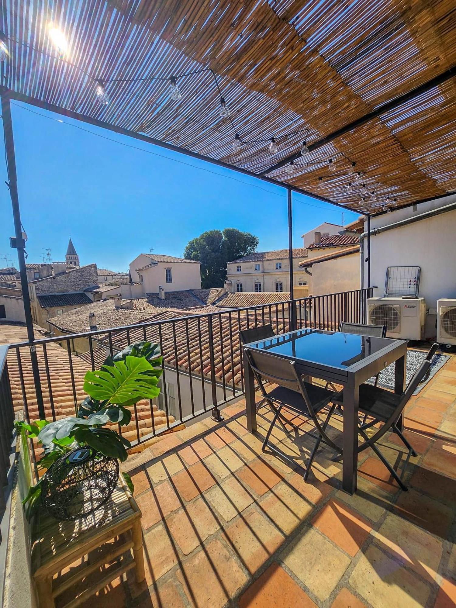 Au Coeur Du Centre Historique - Immeuble Classe - Terrasse - Climatise Nîmes Buitenkant foto